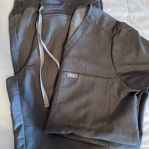 Figs Gray Women's Joggers and Top Set Small / Tall EUC - Picture 2 of 9